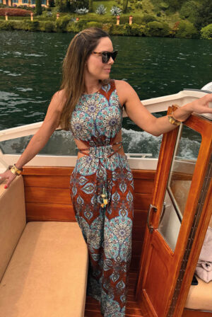 Vestido malha estampada com decotes laterais